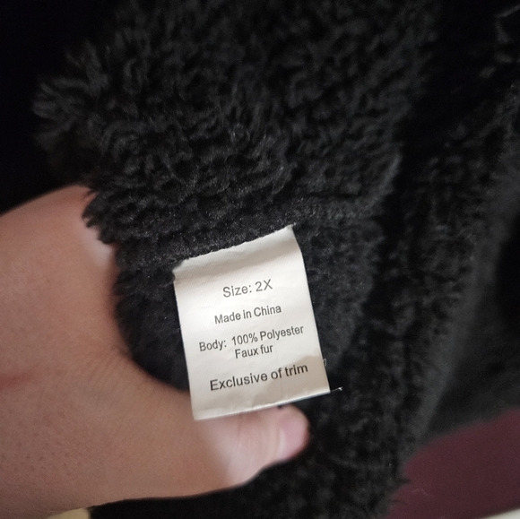 Daisy Fuentes Women’s 2X Black Fuzzy Jacket - Picture 4 of 7